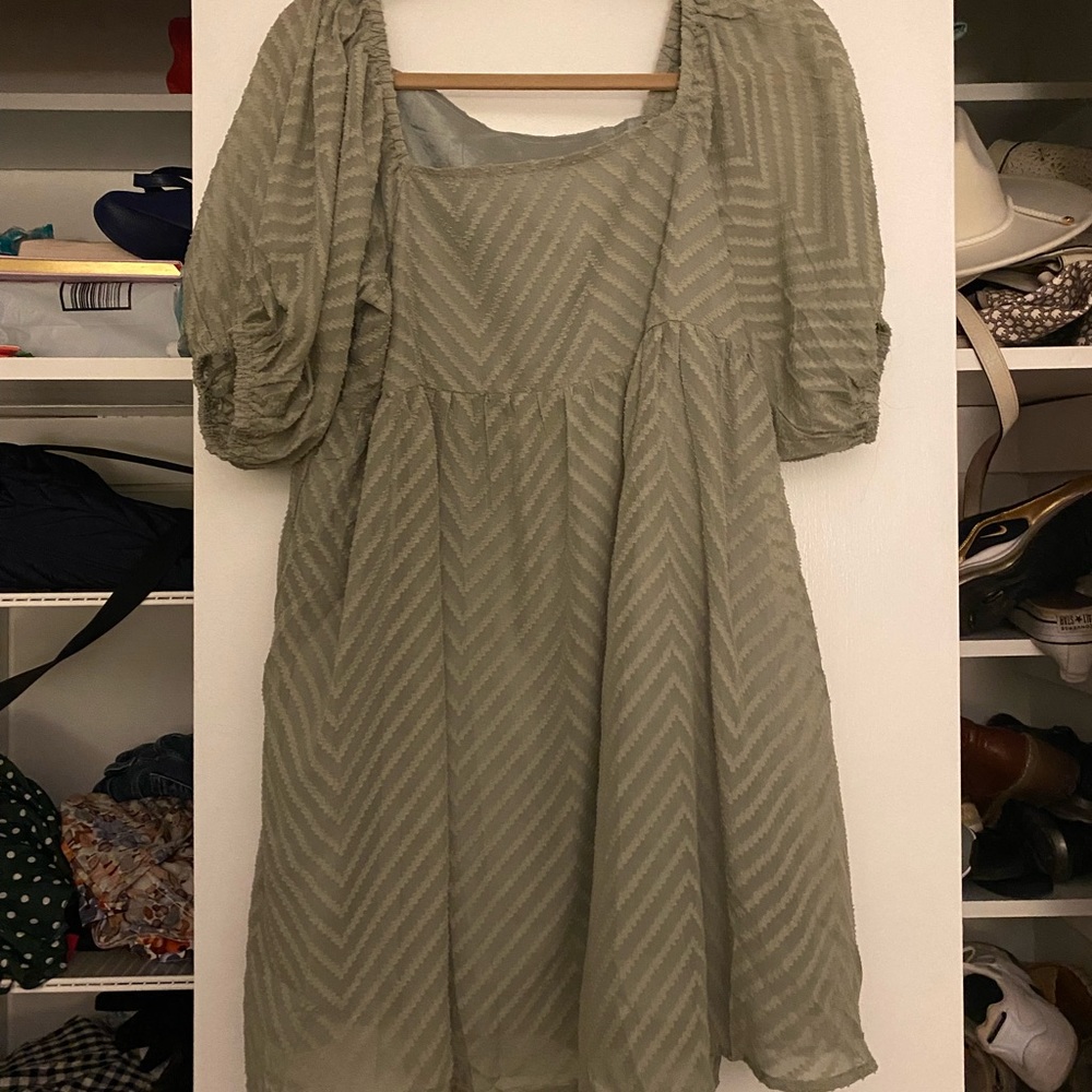 NBW: Green Puff Sleeve Dress